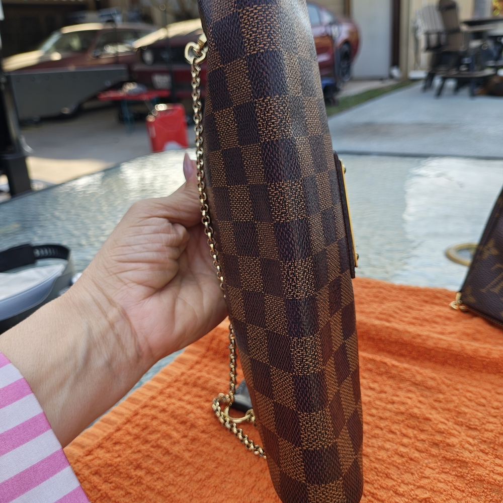 Louis Vuitton Damier Eva Clutch - Picture 10 of 16